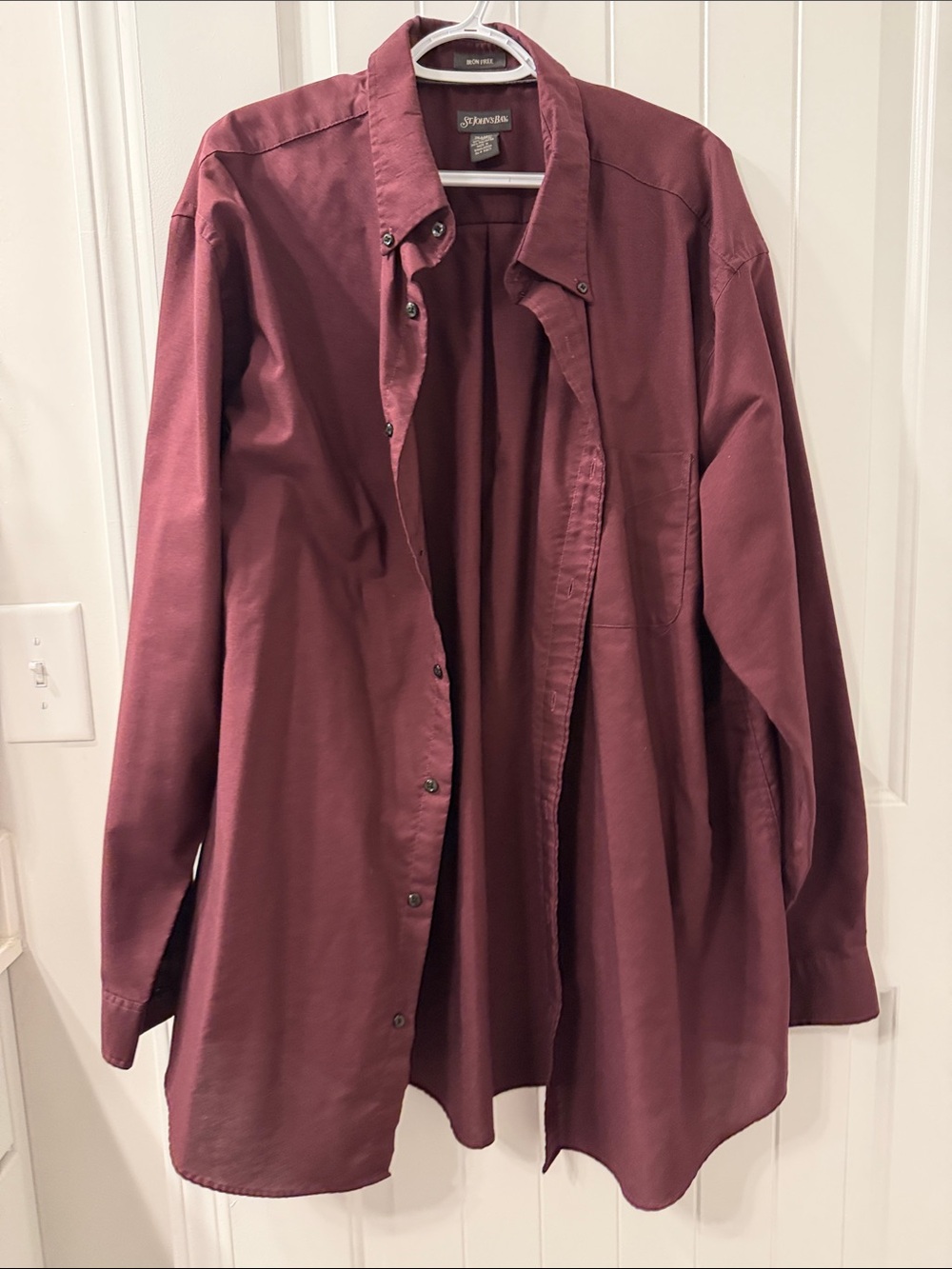 2XL St. John’s bay Men's Button-Down Shirt in Burgundy